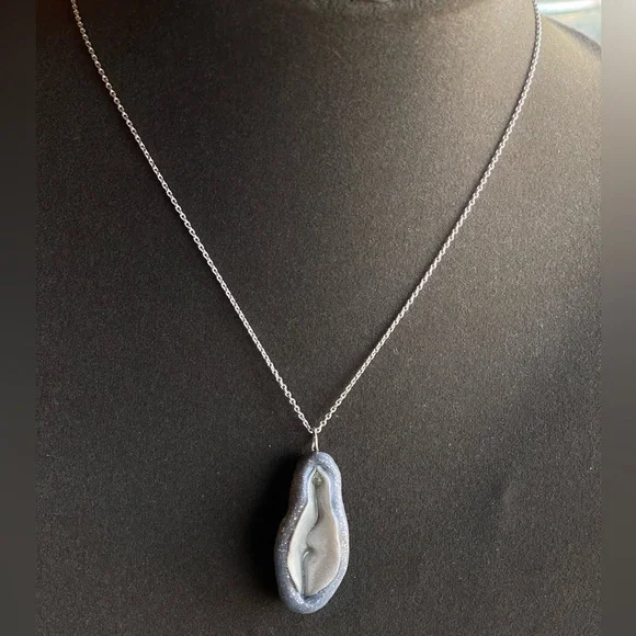 Handmade Ocean Goddess Yoni Vagina pendant - Picture 2 of 4
